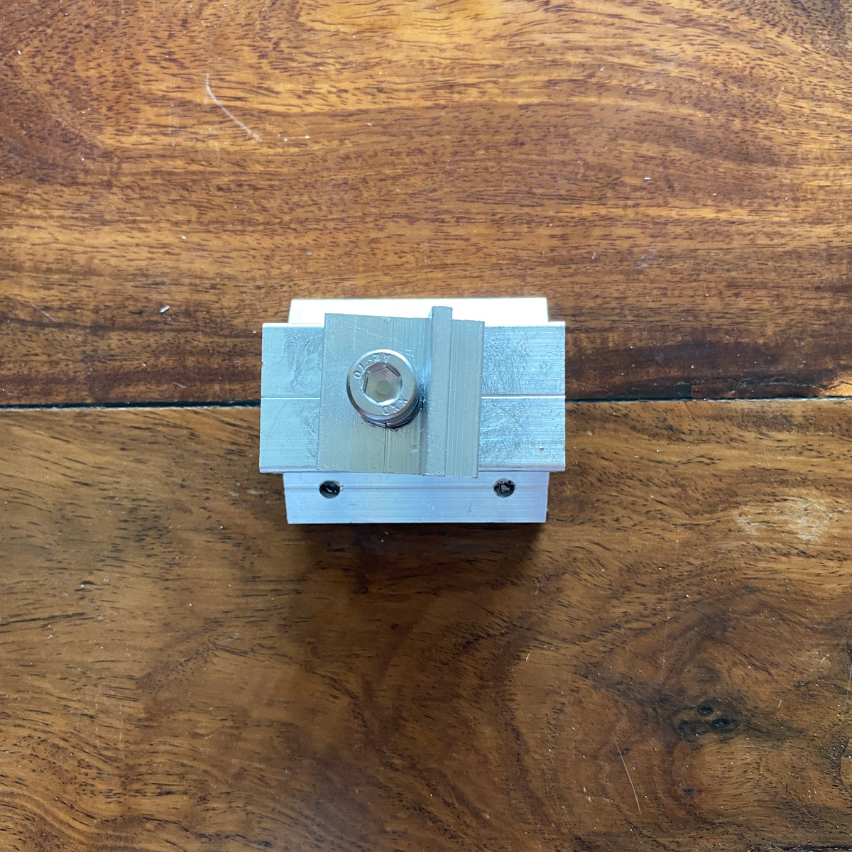 Axe Struct RailleD Corrugated Bracket for Solar Panels