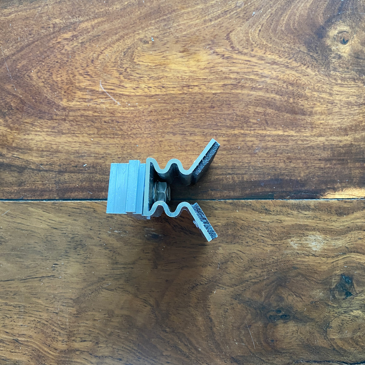 Axe Struct RailleD Corrugated Bracket for Solar Panels