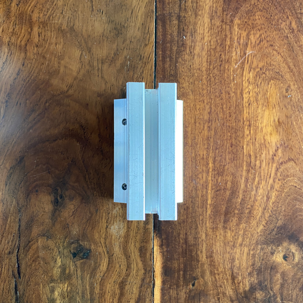 Axe Struct Railless Corrugated Bracket for Solar Panels