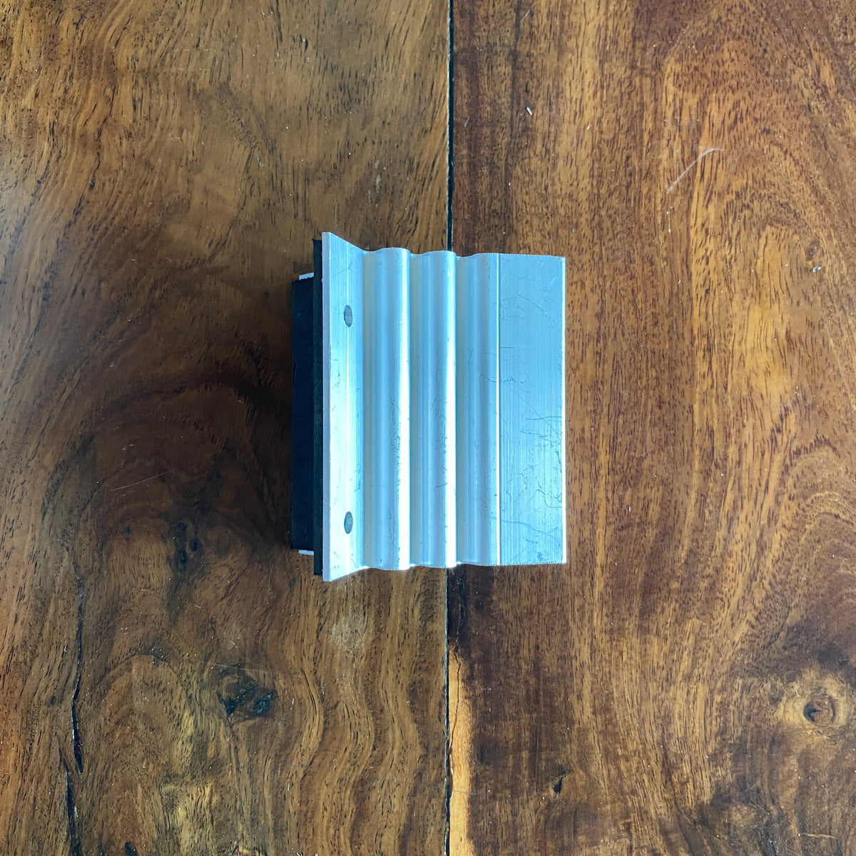 Axe Struct Railless Corrugated Bracket for Solar Panels