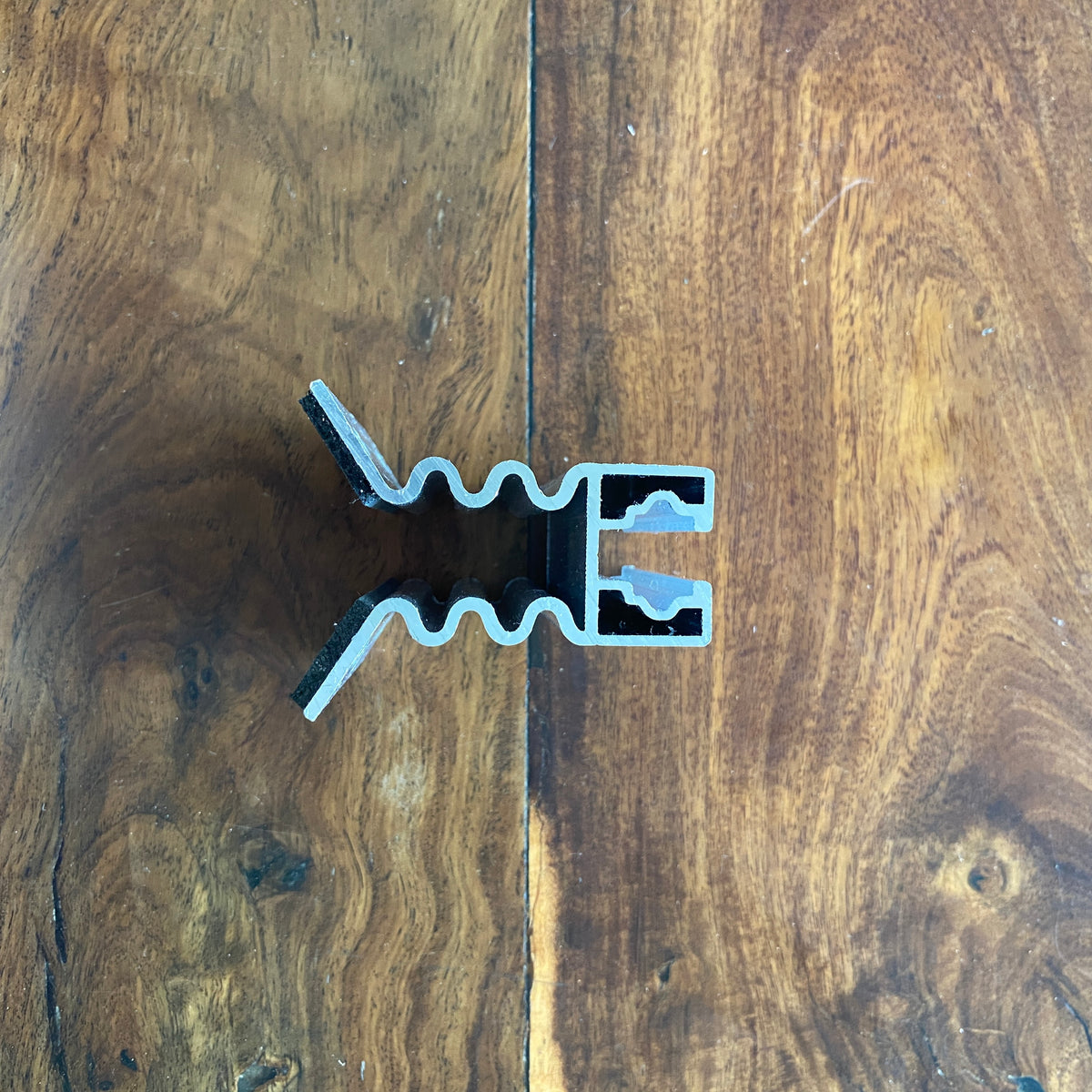 Axe Struct Railless Corrugated Bracket for Solar Panels