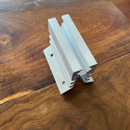 Axe Struct Railless Corrugated Bracket for Solar Panels